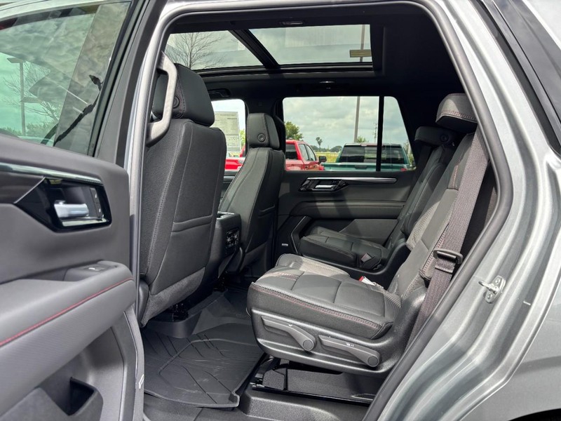 Chevrolet Tahoe Vehicle Full-screen Gallery Image 6