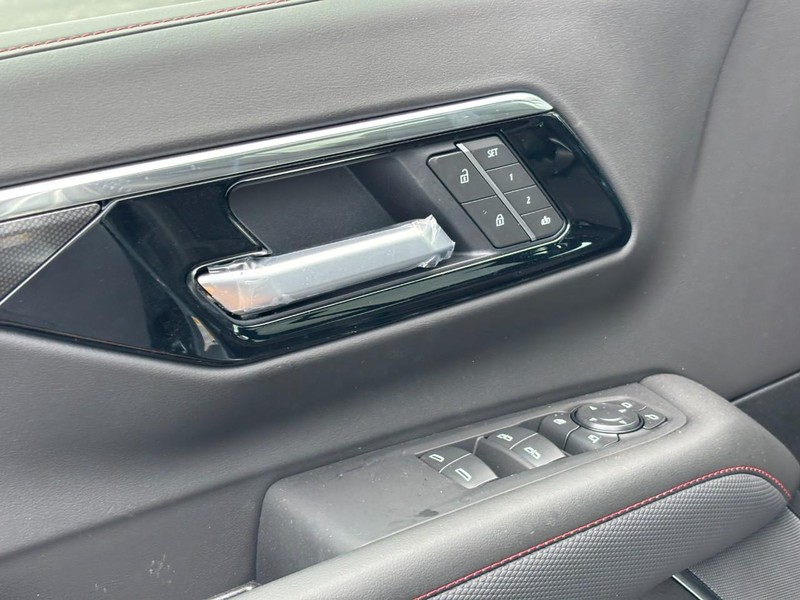 Chevrolet Tahoe Vehicle Full-screen Gallery Image 12