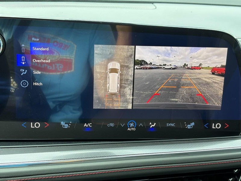 Chevrolet Tahoe Vehicle Full-screen Gallery Image 18