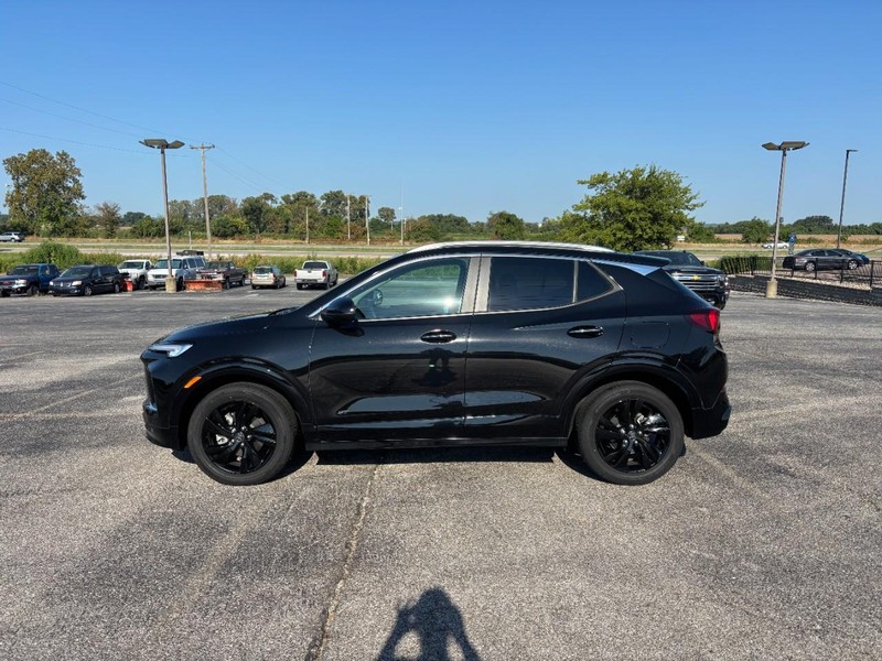 Buick Encore GX Vehicle Full-screen Gallery Image 02