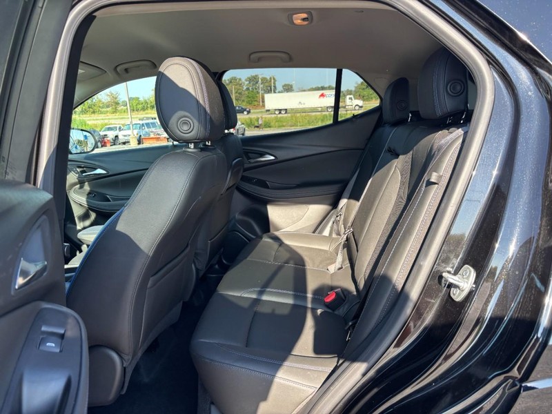Buick Encore GX Vehicle Full-screen Gallery Image 10