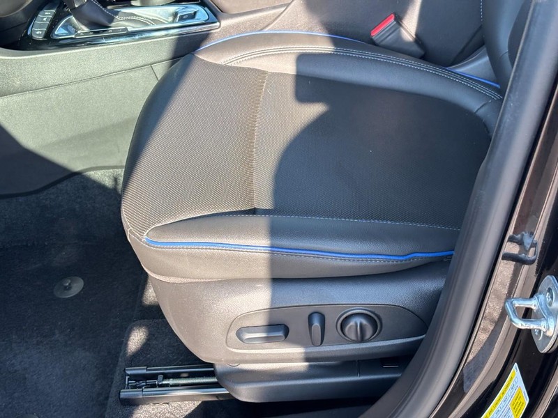 Buick Encore GX Vehicle Full-screen Gallery Image 15