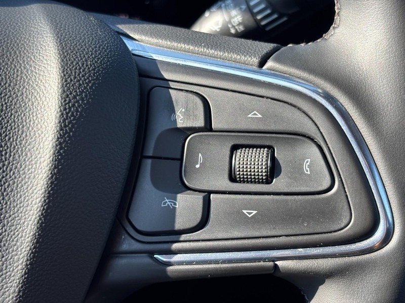 Buick Encore GX Vehicle Full-screen Gallery Image 18