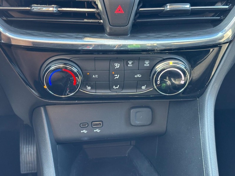 Buick Encore GX Vehicle Full-screen Gallery Image 22