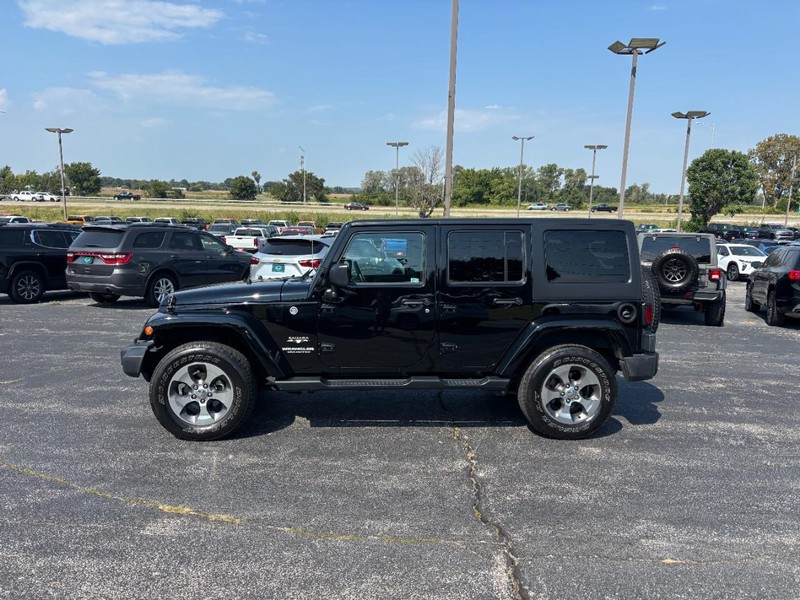 Jeep Wrangler Unlimited Vehicle Full-screen Gallery Image 02