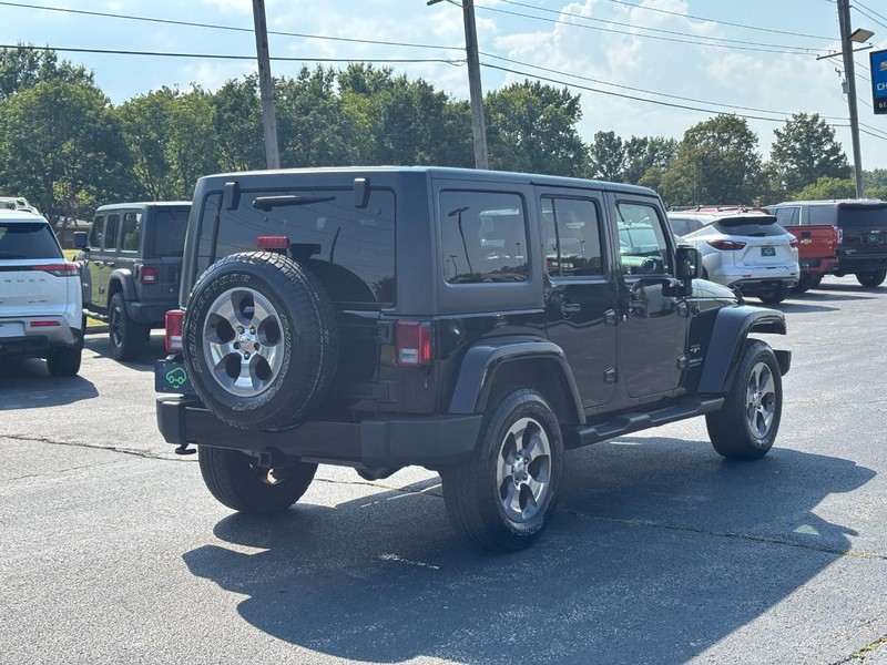 Jeep Wrangler Unlimited Vehicle Full-screen Gallery Image 05