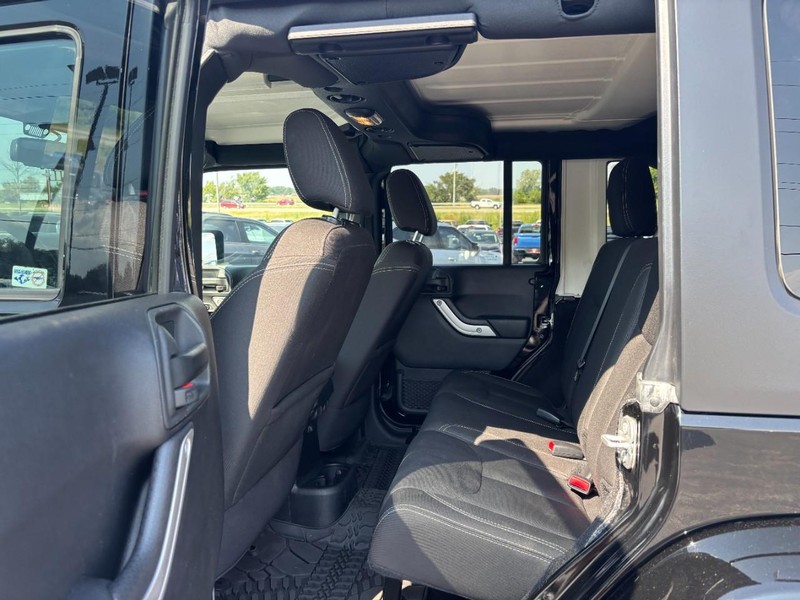 Jeep Wrangler Unlimited Vehicle Full-screen Gallery Image 10