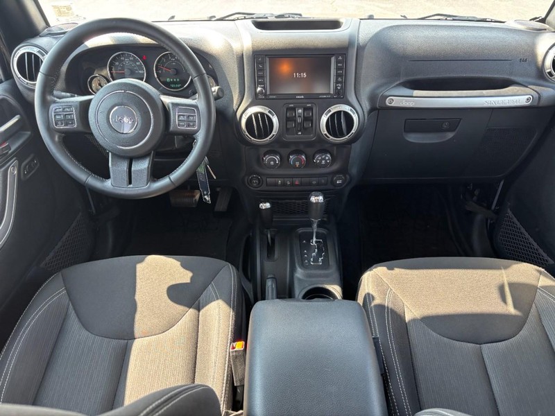Jeep Wrangler Unlimited Vehicle Full-screen Gallery Image 11