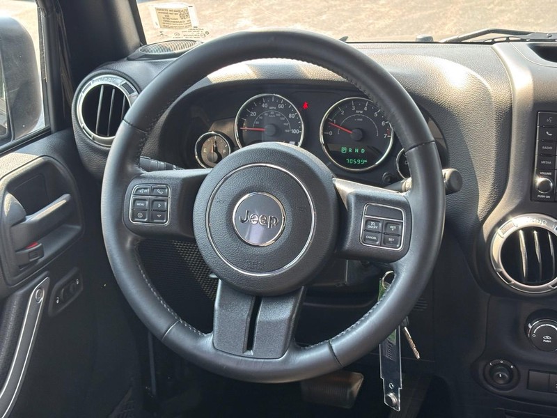 Jeep Wrangler Unlimited Vehicle Full-screen Gallery Image 12