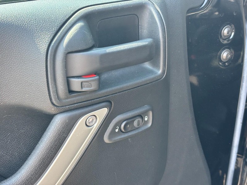 Jeep Wrangler Unlimited Vehicle Full-screen Gallery Image 16