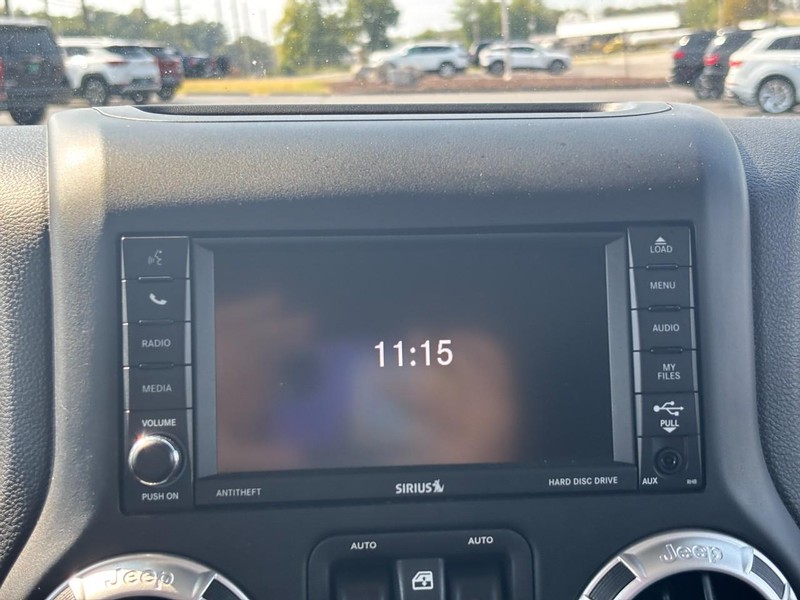 Jeep Wrangler Unlimited Vehicle Full-screen Gallery Image 20