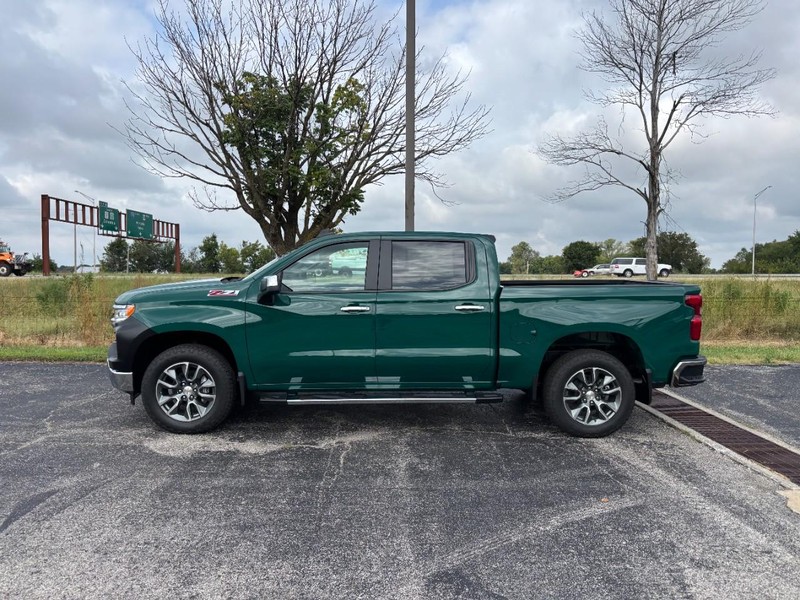 Chevrolet Silverado 1500 Vehicle Full-screen Gallery Image 2