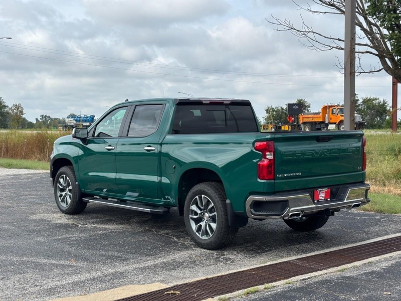 Chevrolet Silverado 1500 Vehicle Full-screen Gallery Image 3