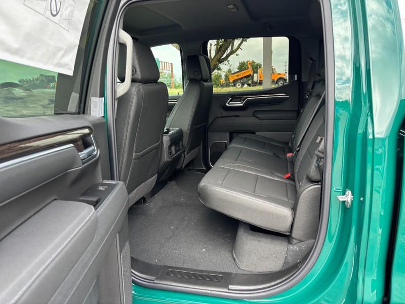 Chevrolet Silverado 1500 Vehicle Full-screen Gallery Image 5