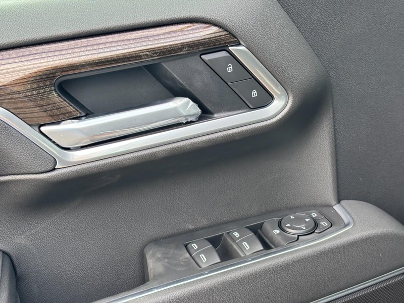 Chevrolet Silverado 1500 Vehicle Full-screen Gallery Image 11