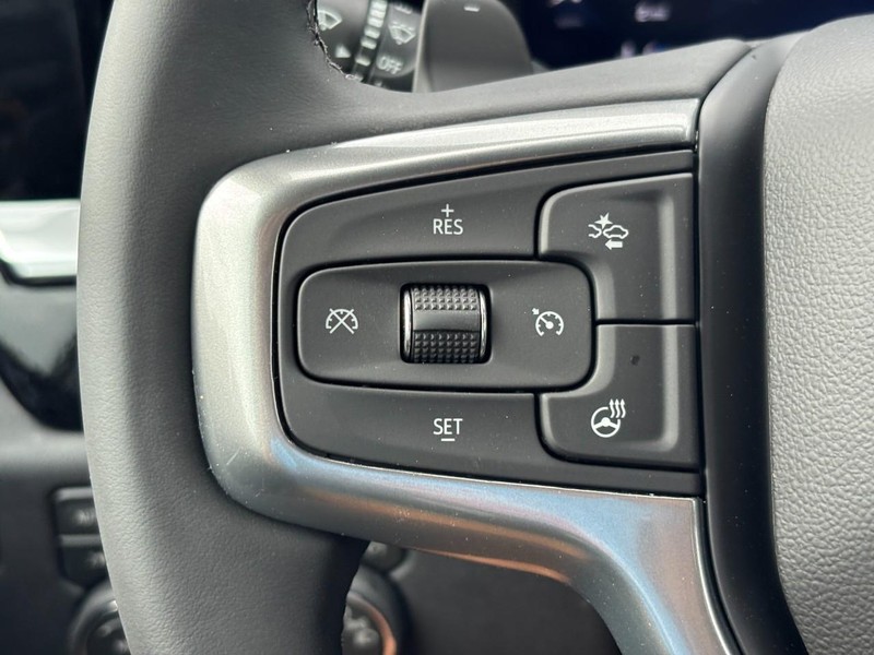 Chevrolet Silverado 1500 Vehicle Full-screen Gallery Image 12