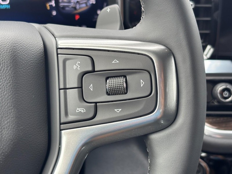 Chevrolet Silverado 1500 Vehicle Full-screen Gallery Image 13