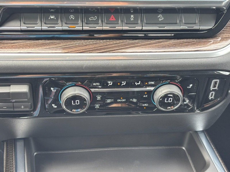 Chevrolet Silverado 1500 Vehicle Full-screen Gallery Image 18