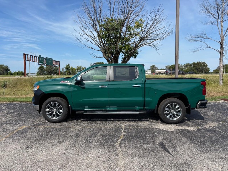 Chevrolet Silverado 1500 Vehicle Full-screen Gallery Image 2
