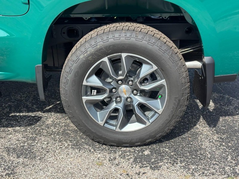 Chevrolet Silverado 1500 Vehicle Full-screen Gallery Image 4