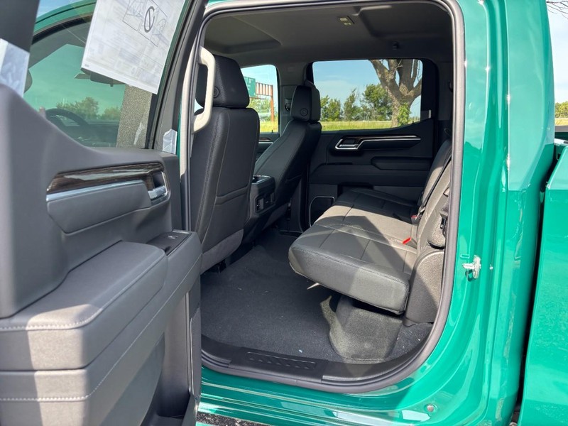 Chevrolet Silverado 1500 Vehicle Full-screen Gallery Image 5