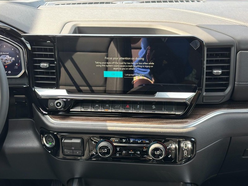 Chevrolet Silverado 1500 Vehicle Full-screen Gallery Image 8
