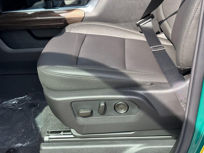Chevrolet Silverado 1500 Vehicle Full-screen Gallery Image 10