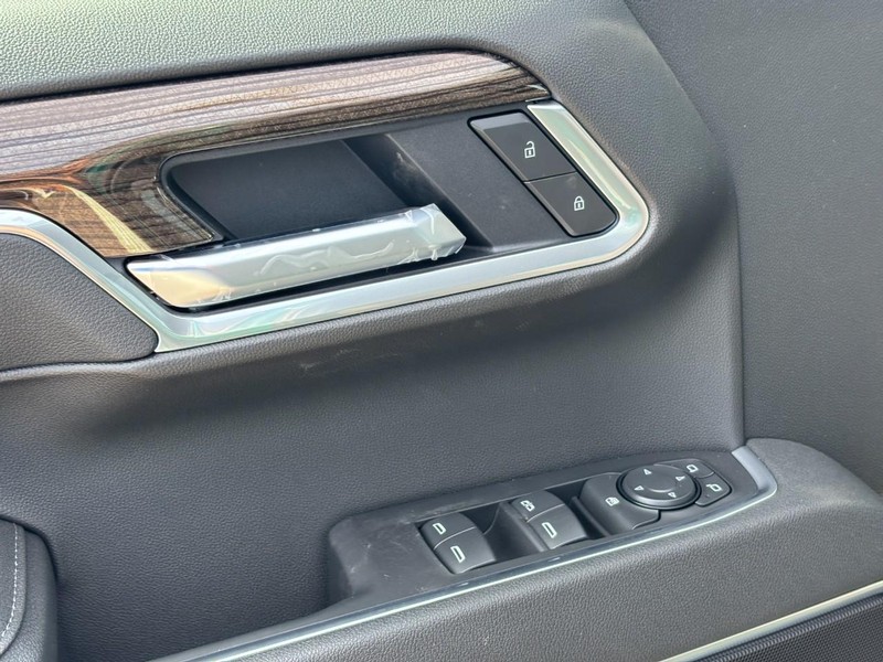Chevrolet Silverado 1500 Vehicle Full-screen Gallery Image 11