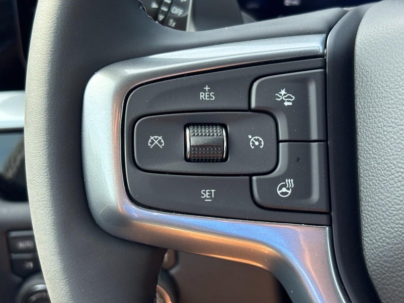 Chevrolet Silverado 1500 Vehicle Full-screen Gallery Image 12