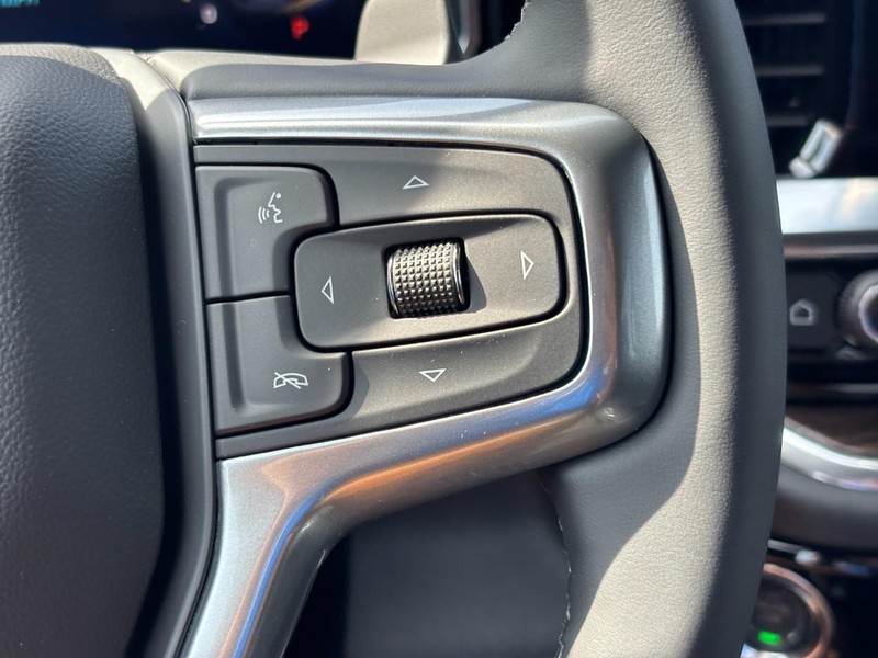 Chevrolet Silverado 1500 Vehicle Full-screen Gallery Image 13