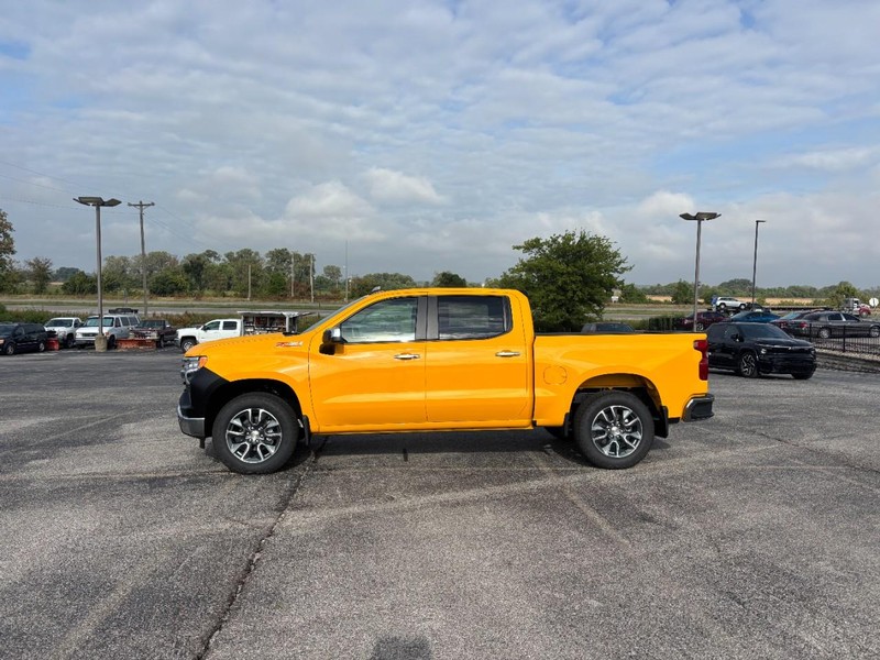Chevrolet Silverado 1500 Vehicle Full-screen Gallery Image 2