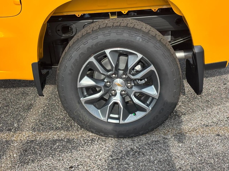 Chevrolet Silverado 1500 Vehicle Full-screen Gallery Image 4