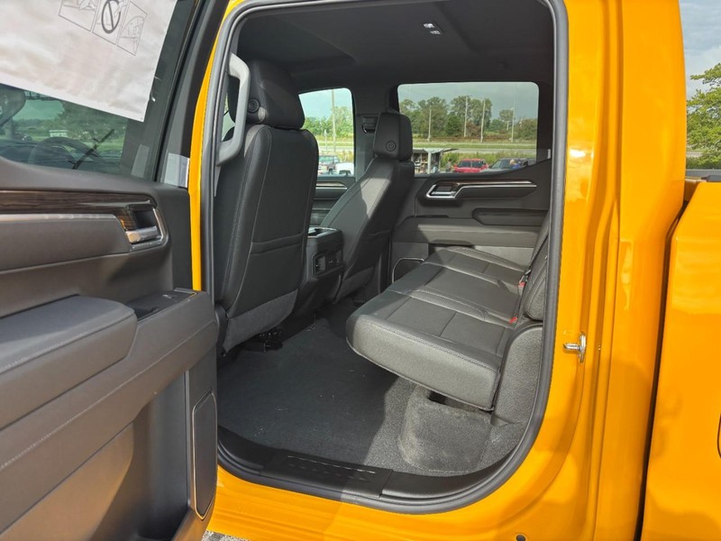 Chevrolet Silverado 1500 Vehicle Full-screen Gallery Image 5