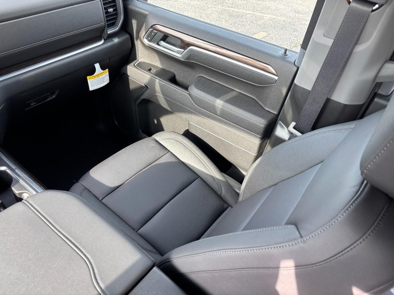 Chevrolet Silverado 1500 Vehicle Full-screen Gallery Image 9
