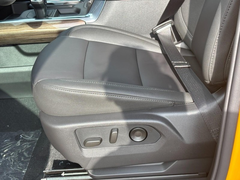Chevrolet Silverado 1500 Vehicle Full-screen Gallery Image 10