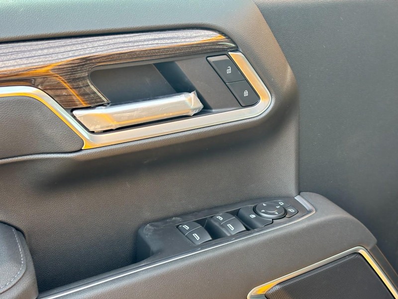 Chevrolet Silverado 1500 Vehicle Full-screen Gallery Image 11