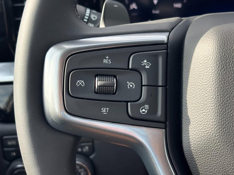 Chevrolet Silverado 1500 Vehicle Full-screen Gallery Image 12