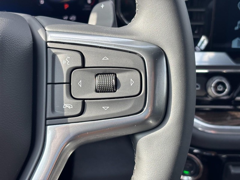 Chevrolet Silverado 1500 Vehicle Full-screen Gallery Image 13