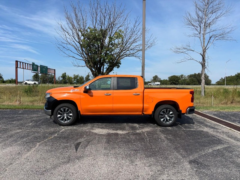 Chevrolet Silverado 1500 Vehicle Full-screen Gallery Image 2