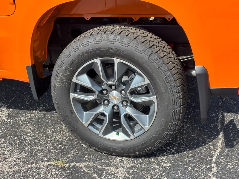 Chevrolet Silverado 1500 Vehicle Full-screen Gallery Image 4
