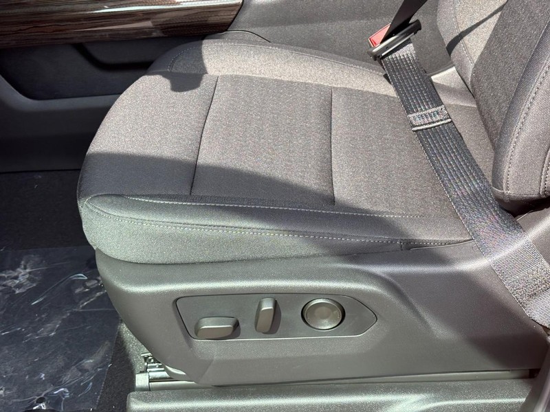 Chevrolet Silverado 1500 Vehicle Full-screen Gallery Image 10