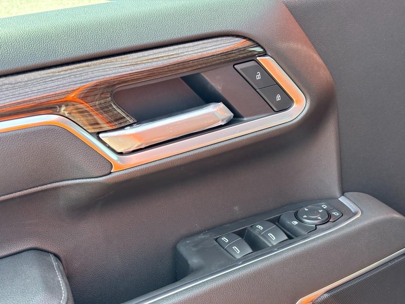 Chevrolet Silverado 1500 Vehicle Full-screen Gallery Image 11