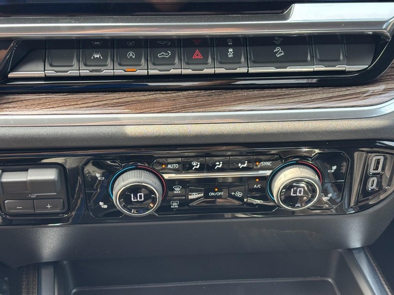Chevrolet Silverado 1500 Vehicle Full-screen Gallery Image 18