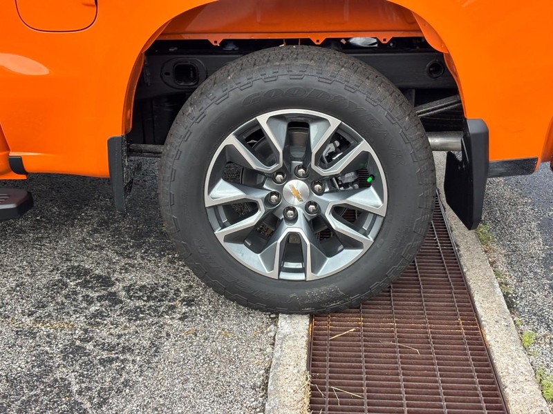 Chevrolet Silverado 1500 Vehicle Full-screen Gallery Image 4