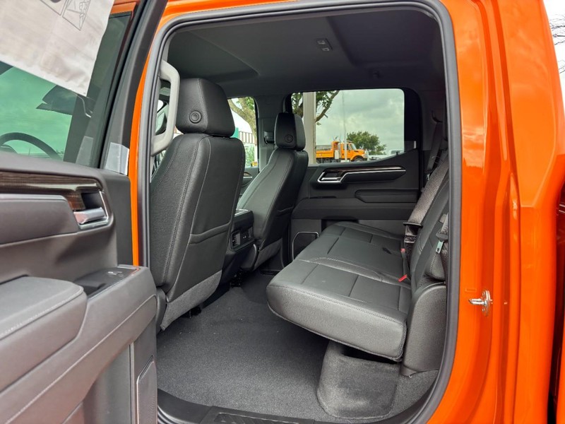 Chevrolet Silverado 1500 Vehicle Full-screen Gallery Image 5