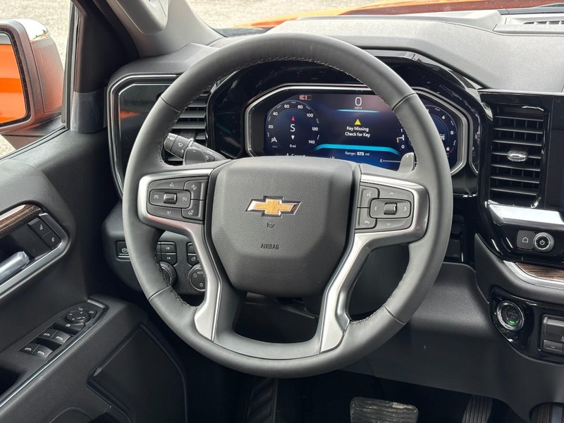 Chevrolet Silverado 1500 Vehicle Full-screen Gallery Image 7