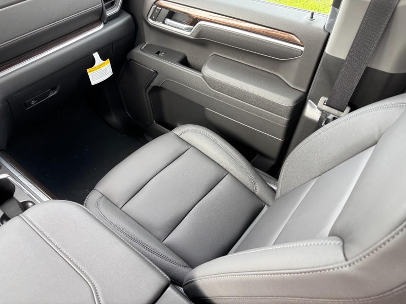 Chevrolet Silverado 1500 Vehicle Full-screen Gallery Image 9