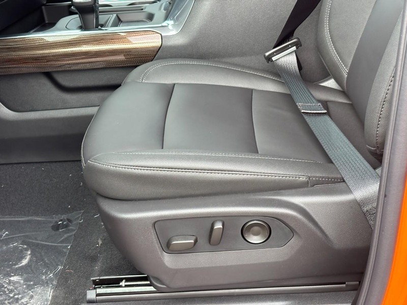 Chevrolet Silverado 1500 Vehicle Full-screen Gallery Image 10