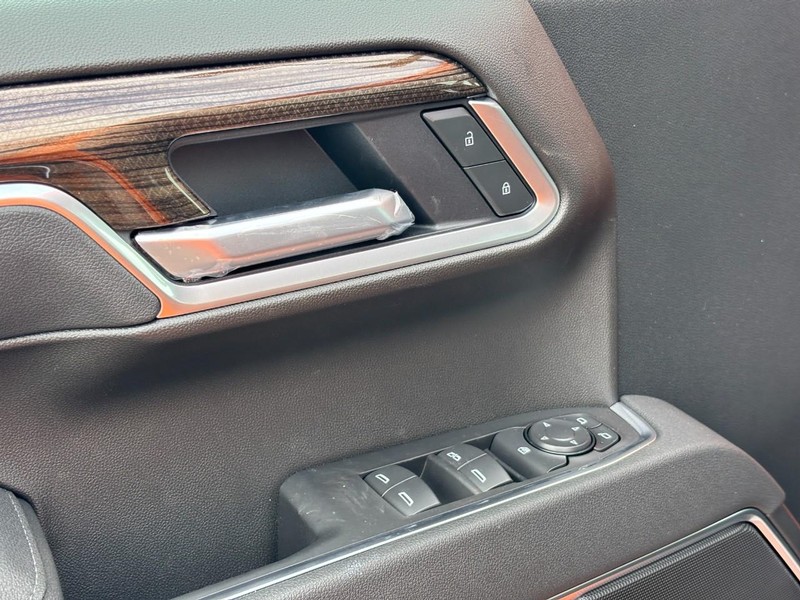 Chevrolet Silverado 1500 Vehicle Full-screen Gallery Image 11