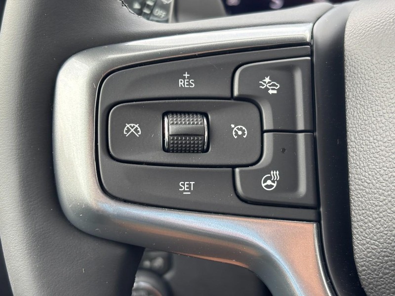 Chevrolet Silverado 1500 Vehicle Full-screen Gallery Image 12